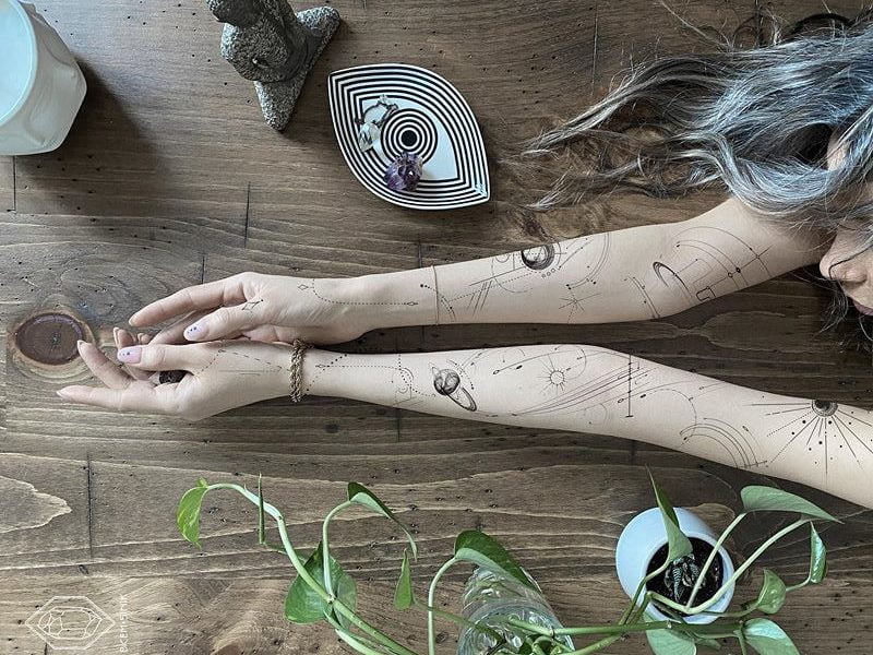 Les tatouages géométriques de Bicem Sinik