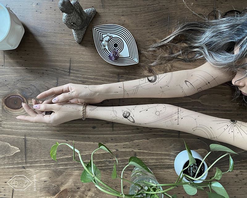 Les tatouages géométriques de Bicem Sinik