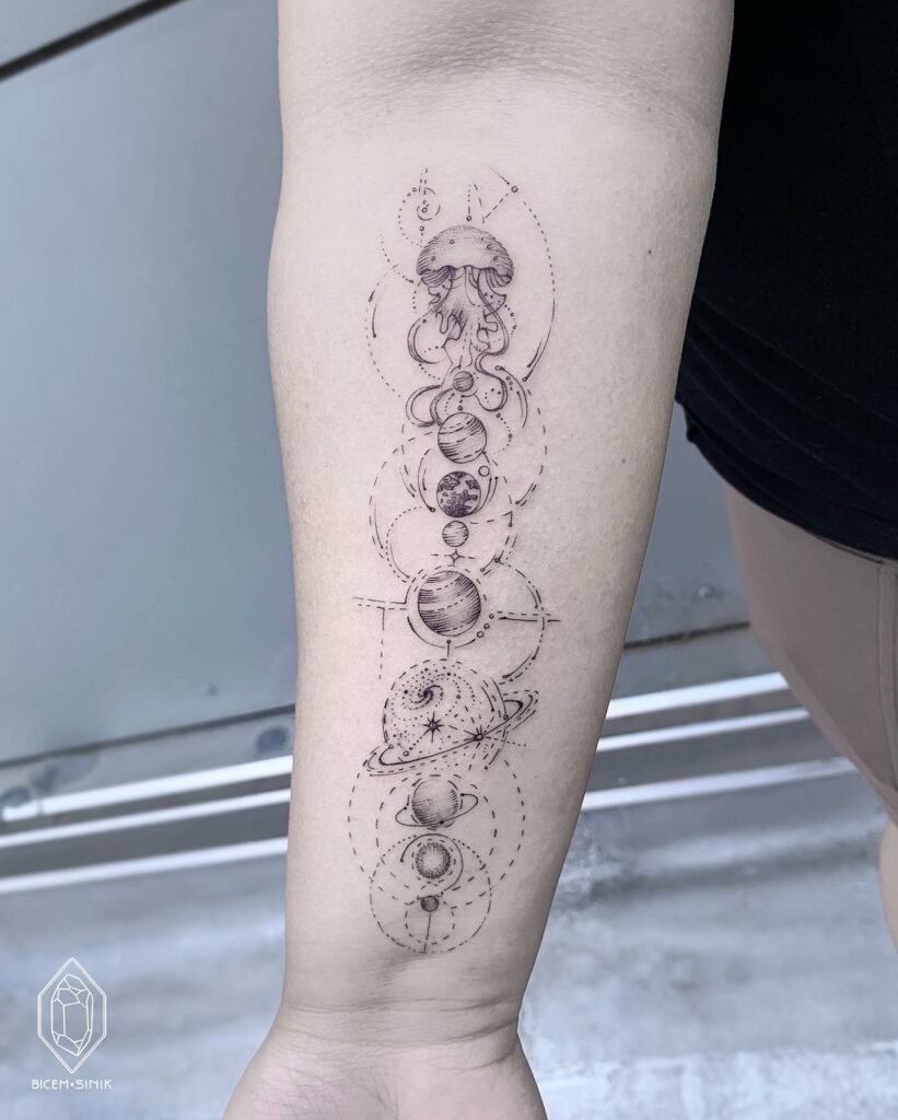 tatouage méduse espace
