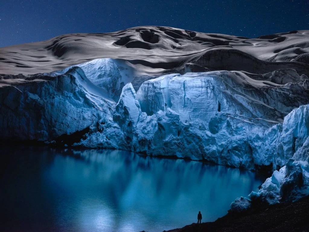 glacier et sable sous la lune
