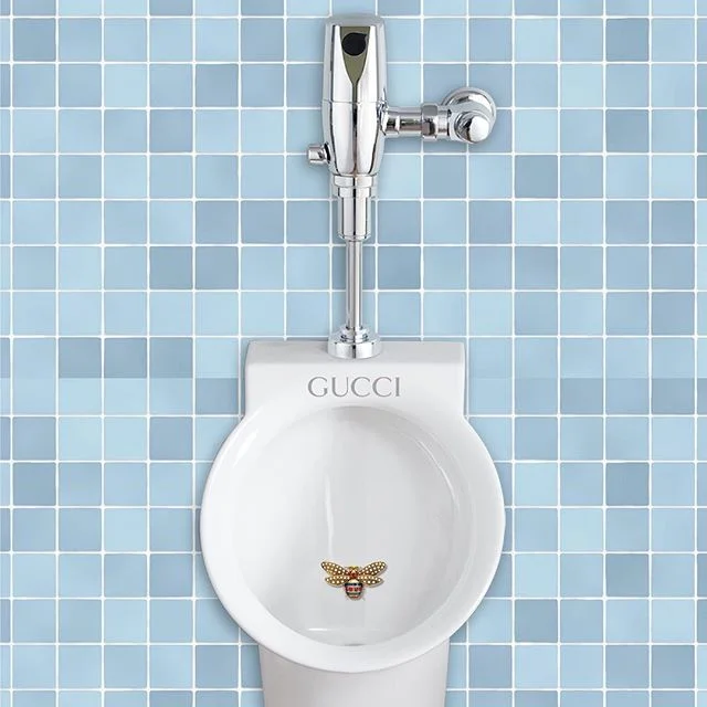 #gucci #fly #fashion #wc #bathroom #guccimarmont #guccibelt #artworks #surrealism #mrtwiice
