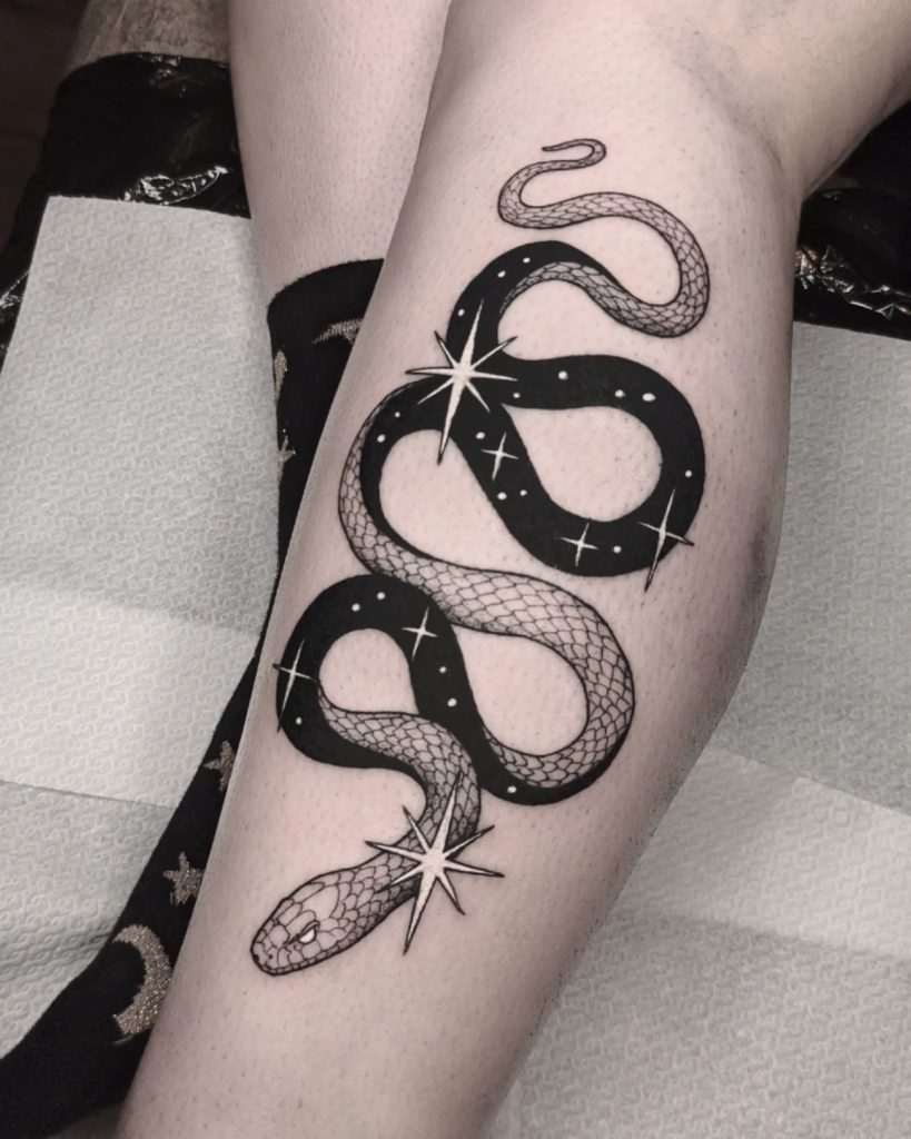 tatouage serpent étoiles