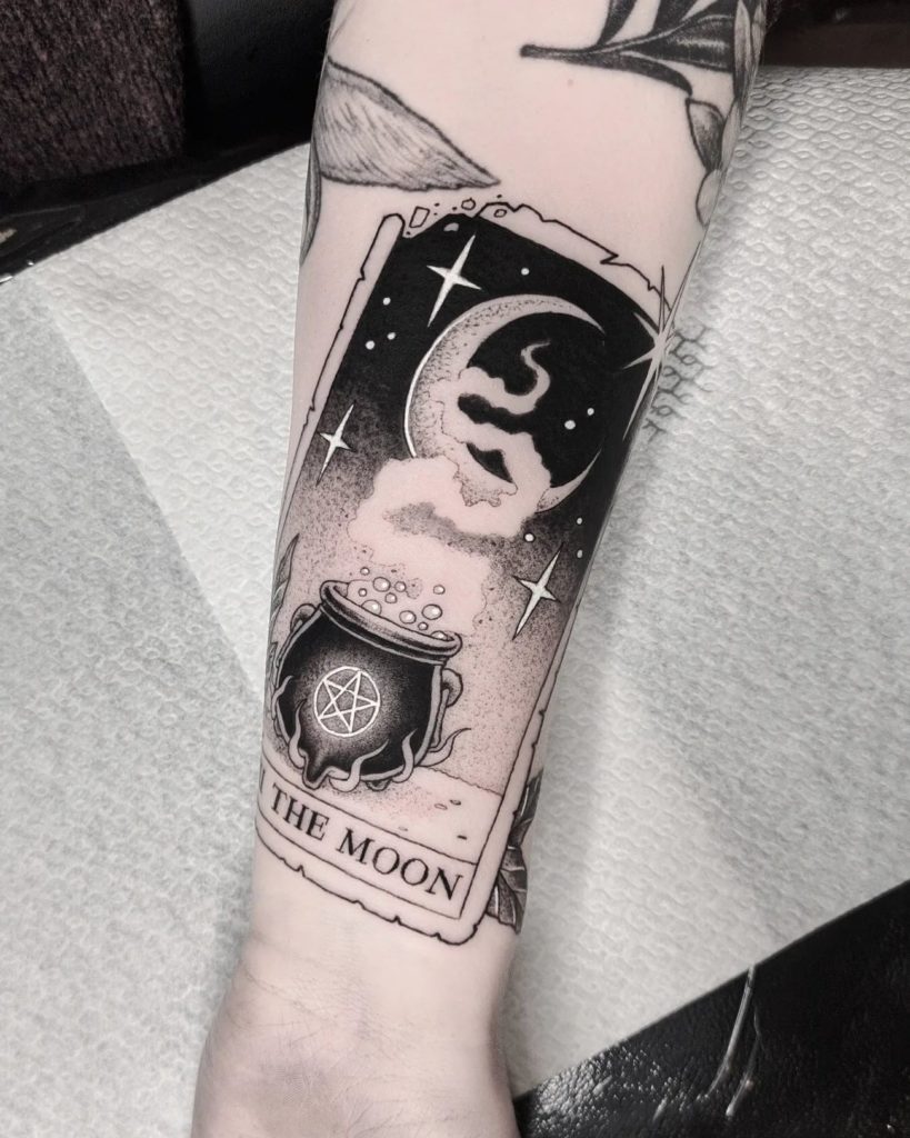 tatouage chaudron pentacle lune
