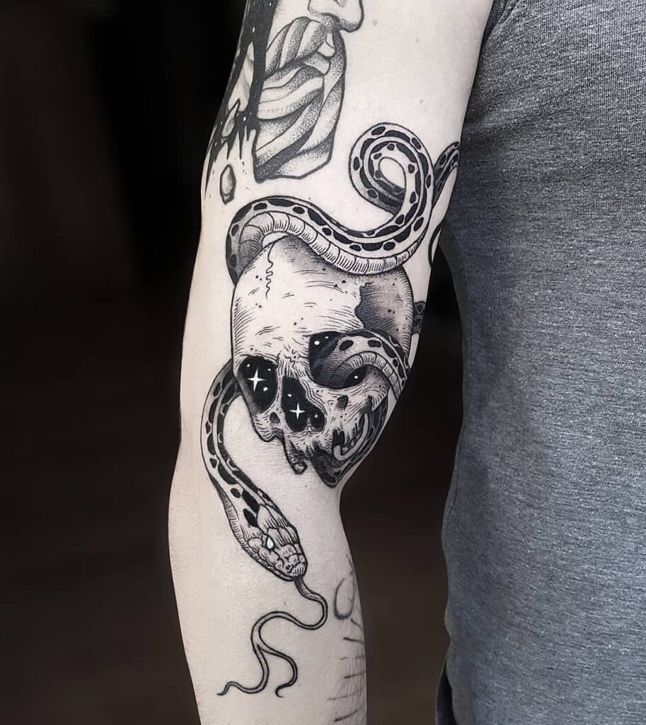tatouage serpent tête de mort