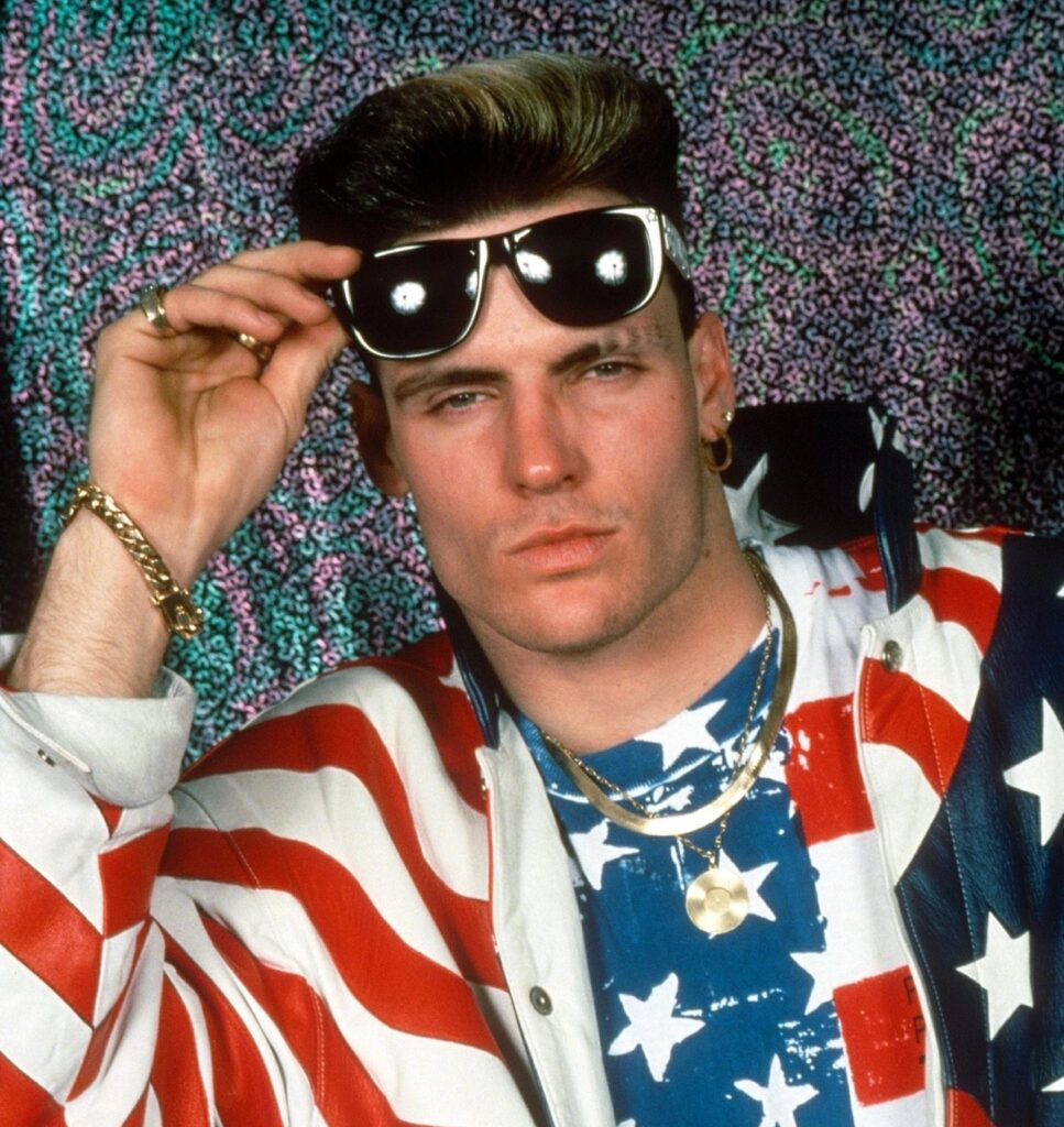 L’album To The Extreme, signé Vanilla Ice, est bien plus qu’un simple disque : c’est une capsule temporelle qui capture l’essence du début des années 90. 