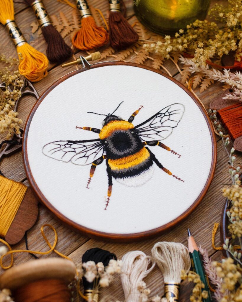 Broderie bourdon
