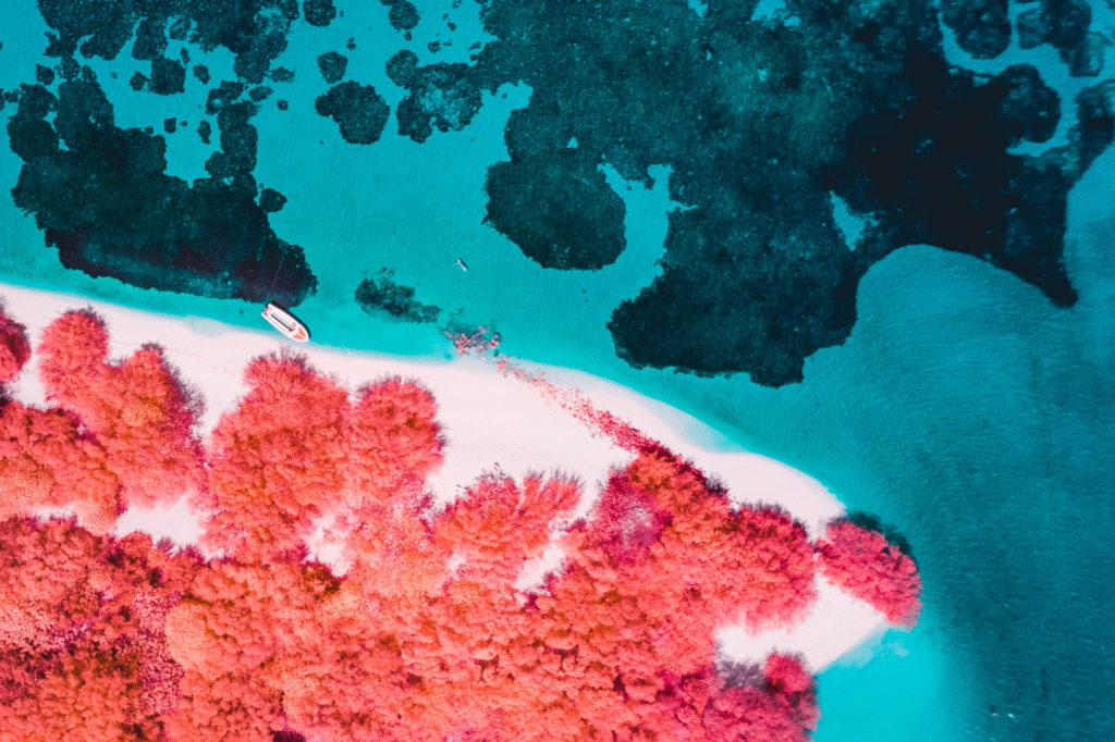 Les Maldives en infrarouge par Paolo Pettigiani