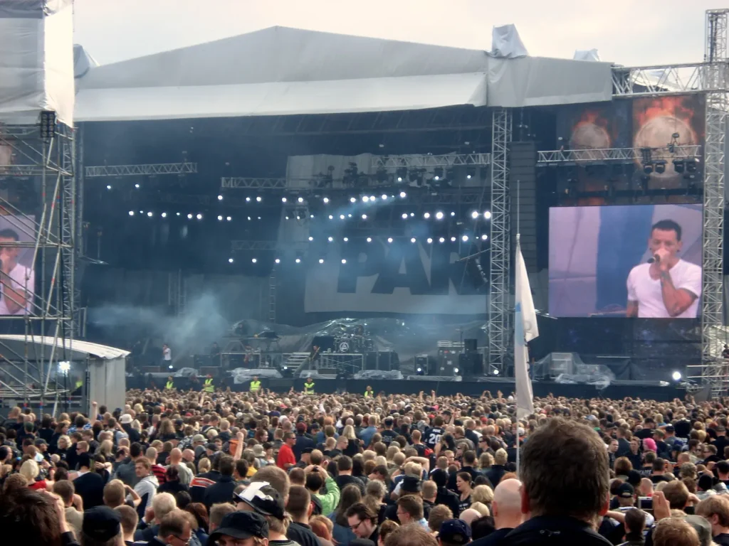 Linkin Park sur scène devant le public du Sonisphere Festival en 2009