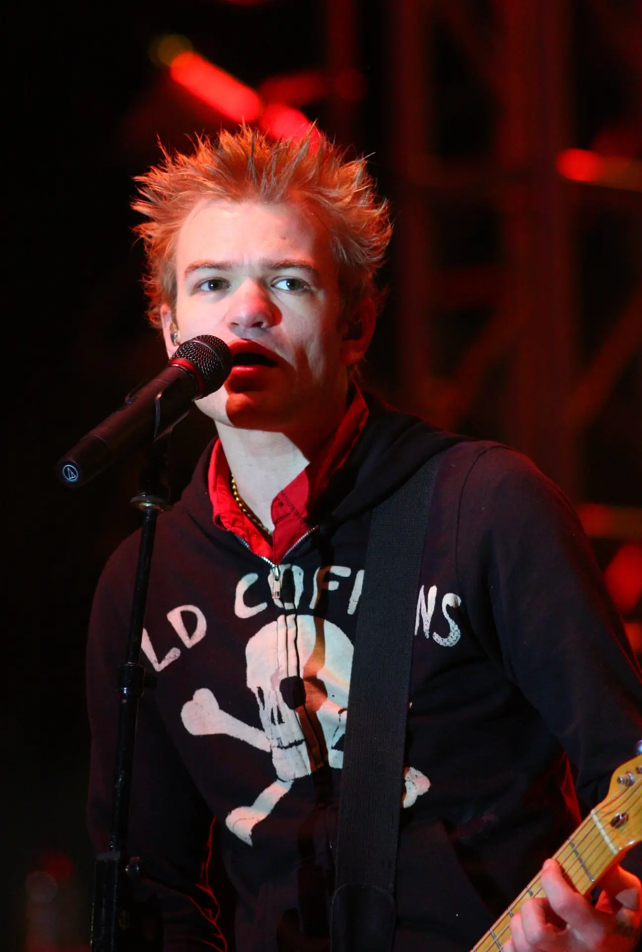 Deryck Whibley de Sum 41 en concert en janvier 2008 pendant la tournée Underclass Hero