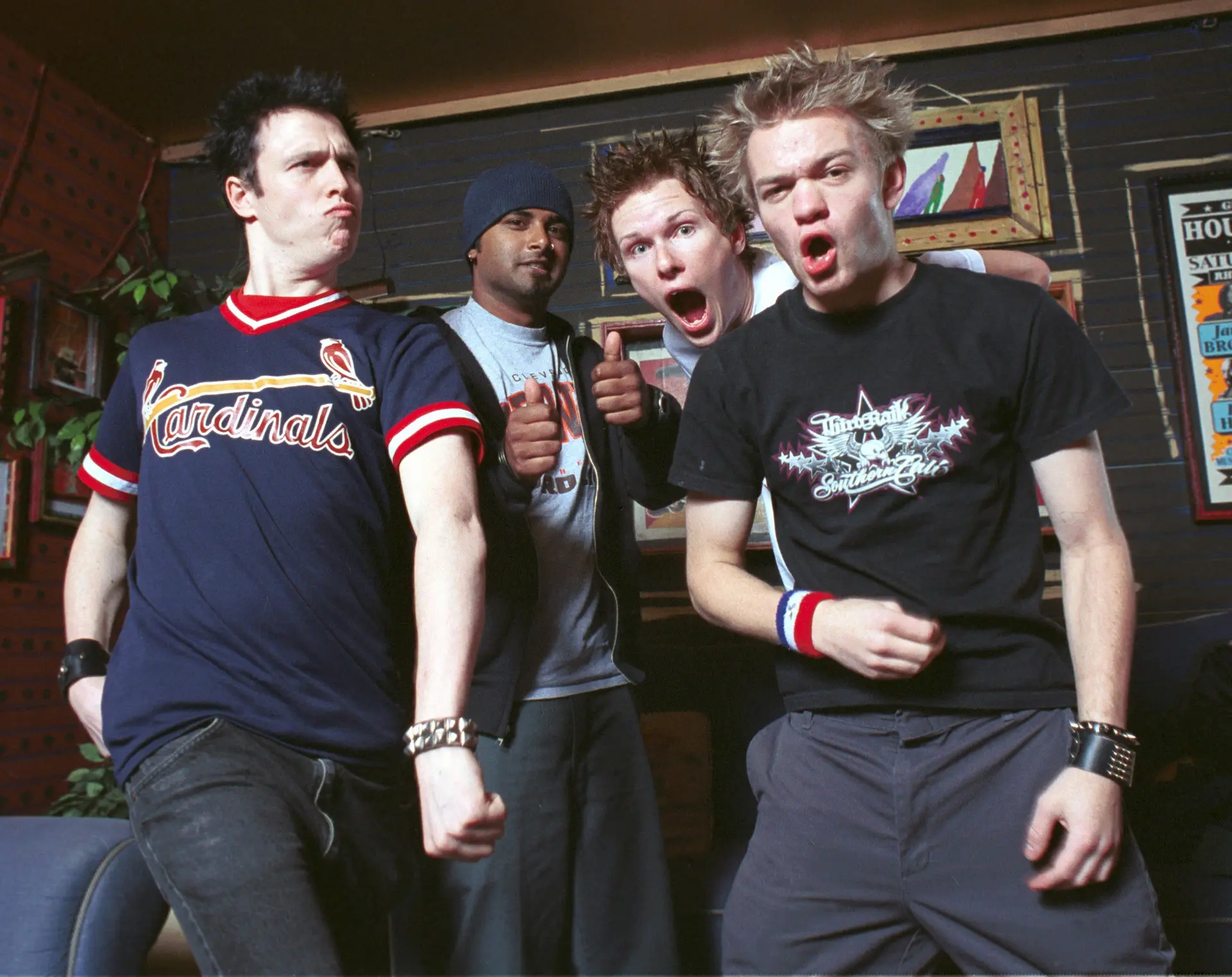 La formation classique de Sum 41 lors d’une séance promotionnelle en 2002